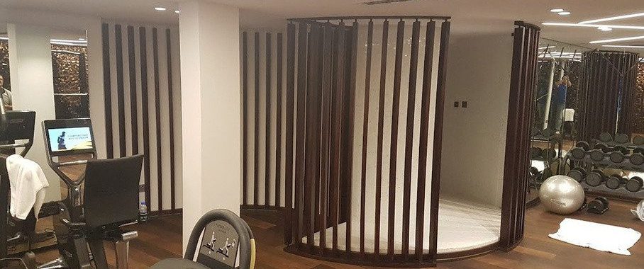 Air-conditioned interior with linear diffusers in a Doha facility